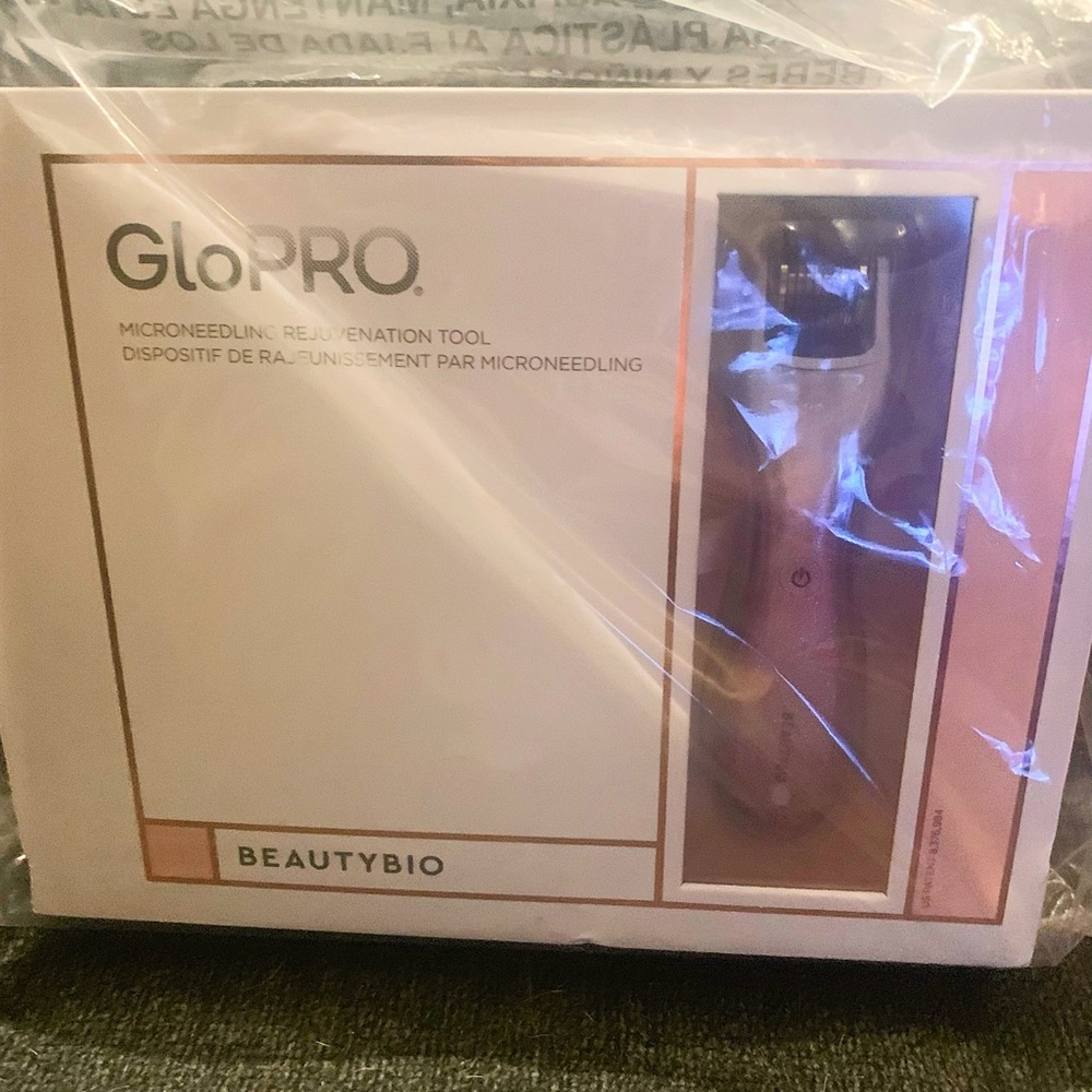 Brand New in wrapping and box Glo Pro with Facial attachment-Award Winning!